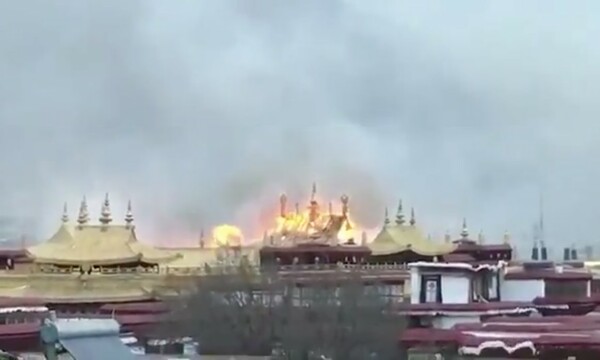 Στις φλόγες τυλίχτηκε ο σημαντικότερος ναός του θιβετιανού βουδισμού στη Λάσα
