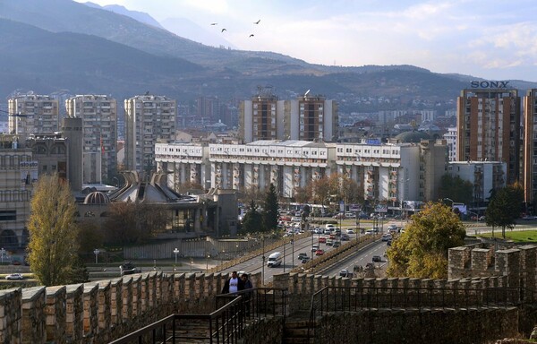 Απομακρύνονται αγάλματα που παραπέμπουν σε αλυτρωτισμό από το κέντρο των Σκοπίων