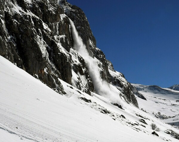 Χιονοστιβάδα στο Βαλαί της Ελβετίας - Αγνοούνται 10 ορειβάτες - Σε εξέλιξη επιχείρηση εντοπισμού