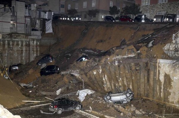 Κρατήρας στη Ρώμη - Αυτοκίνητα έπεσαν μέσα και εκκενώθηκαν κτίρια