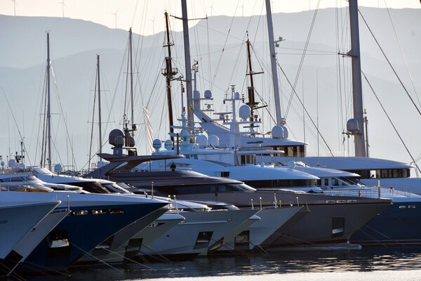 «Καμπανάκι» της Κομισιόν προς Ελλάδα για τον ΦΠΑ στη μίσθωση σκαφών αναψυχής