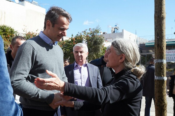 Οξεία αντιπαράθεση ΣΥΡΙΖΑ-ΝΔ για την επίσκεψη Μητσοτάκη στη Μάνδρα Αττικής