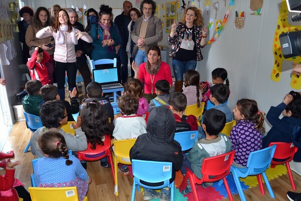 Ξεκίνησε τη λειτουργία του το πρώτο νηπιαγωγείο για προσφυγόπουλα στη Μυτιλήνη