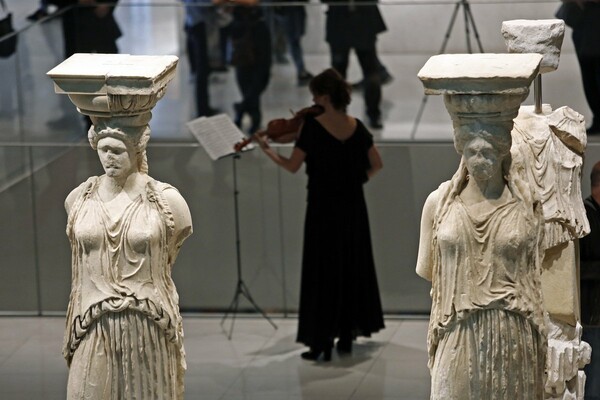 Καρυάτιδες υπό τους ήχους του Μπαχ στο Μουσείο της Ακρόπολης
