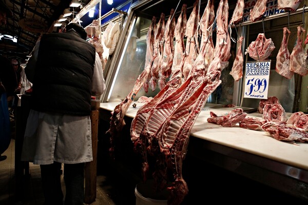 Κτηνοτρόφοι Θεσσαλονίκης: Φέτος το Πάσχα οι Έλληνες θα τρώνε κατεψυγμένο ή ελληνοποιημένο κρέας