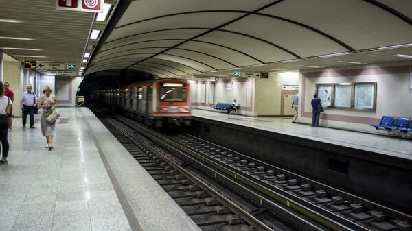 Κλειστός από το μεσημέρι ο σταθμός του μετρό «Πανεπιστήμιο» με εντολή της Ελληνικής Αστυνομίας