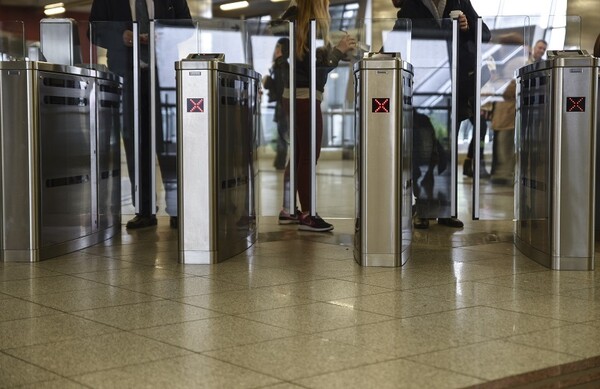 Κλείνουν σταδιακά και οι πύλες των ΑμεΑ στους σταθμούς του Μετρό