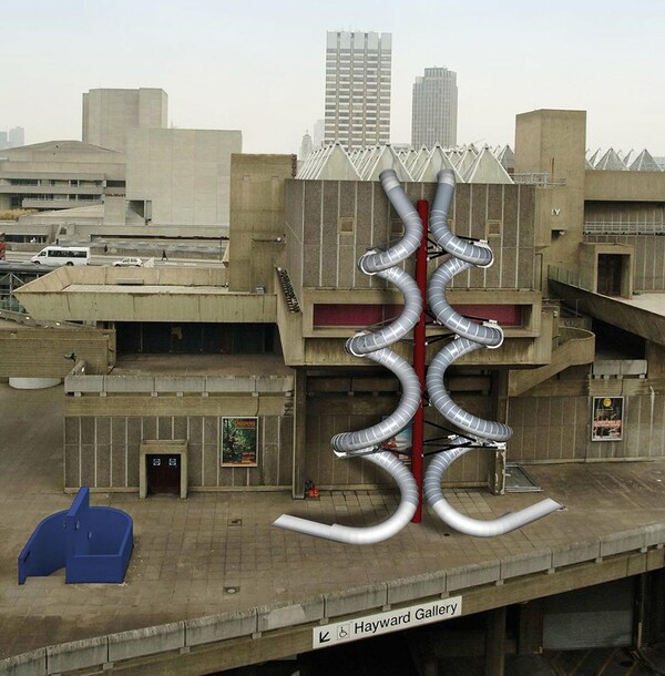Δύο τεράστιες τσουλήθρες θα τοποθετηθούν στην πρόσοψη της Hayward Gallery