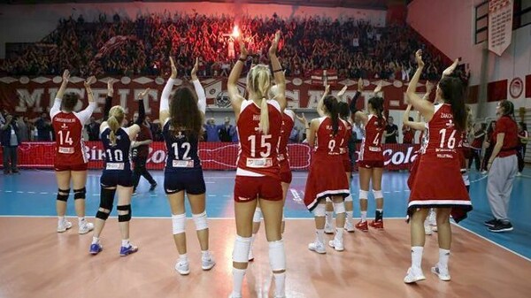 Ο Ολυμπιακός κατέκτησε στην Τουρκία το πρώτο ευρωπαϊκό τρόπαιο στην ιστορία του γυναικείου βόλεϊ
