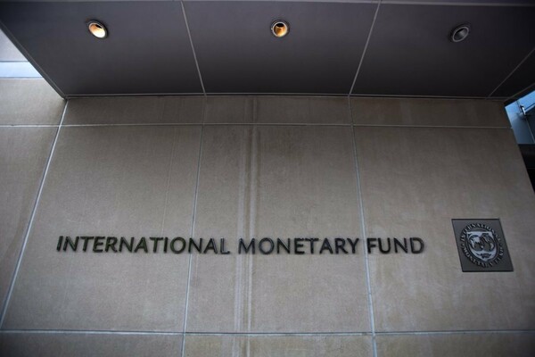 WSJ: Το ΔΝΤ περιόρισε τις απαιτήσεις του από την Ελλάδα