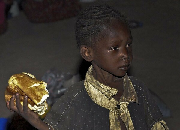 Αφυδατωμένα παιδιά - πρώην όμηροι της Μπόκο Χαράμ δεν έχουν καν δύναμη να κλάψουν