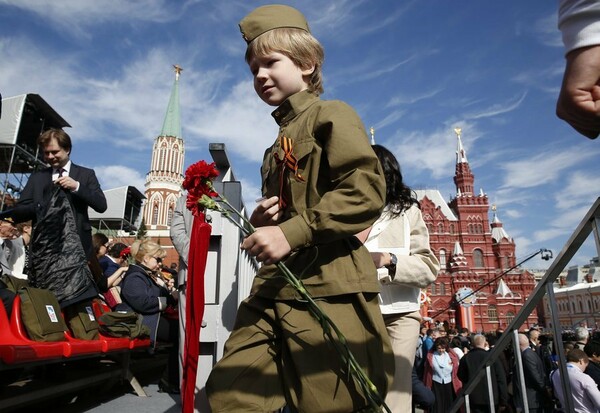 Η Ρωσία γιορτάζει τη νίκη επί των Ναζί, εν μέσω διπλωματικών εντάσεων