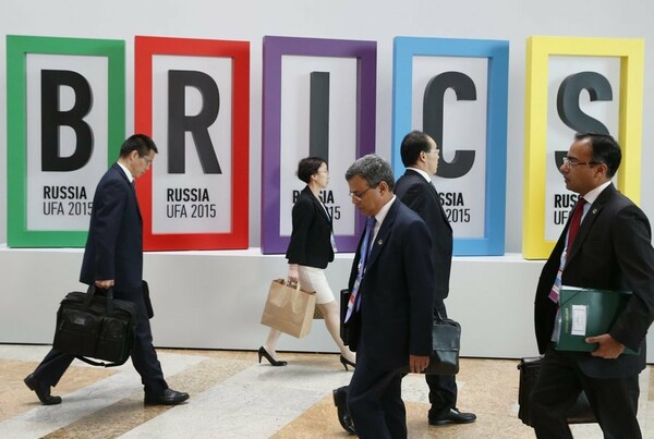 «Δεν τέθηκε ποτέ θέμα ενίσχυσης της Ελλάδας από την τράπεζα των BRICS»