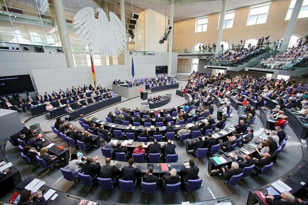 Η γερμανική Βουλή ενέκρινε τη συμφωνία - 50 διαρροές από CDU/CSU