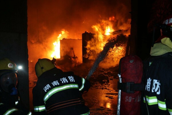 Τουλάχιστον 18 νεκροί από πυρκαγιά σε καραόκε μπαρ στην Κίνα