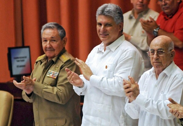 Ο Ντίαζ-Κανέλ στο «τιμόνι» της Κούβας - Τέλος σε σχεδόν έξι δεκαετίες εξουσίας των αδελφών Κάστρο