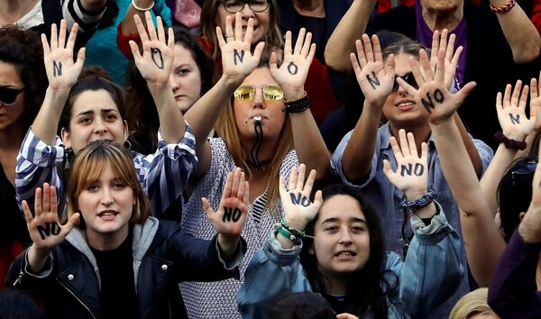 Κατακραυγή στην Ισπανία για την ετυμηγορία στην υπόθεση ομαδικής κακοποίησης μιας έφηβης