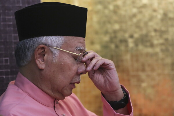 Έφοδος της αστυνομίας στο σπίτι του πρώην πρωθυπουργού της Μαλαισίας