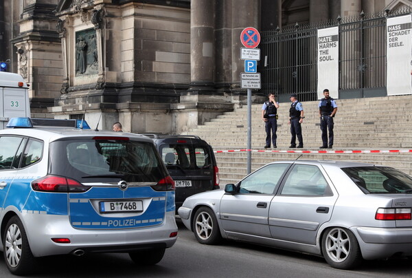 Πυροβολισμοί στον καθεδρικό ναό του Βερολίνου