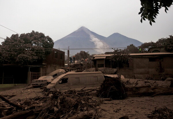 Θρήνος στην Γουατεμάλα - 65 νεκροί και απόλυτη καταστροφή από την έκρηξη ηφαιστείου