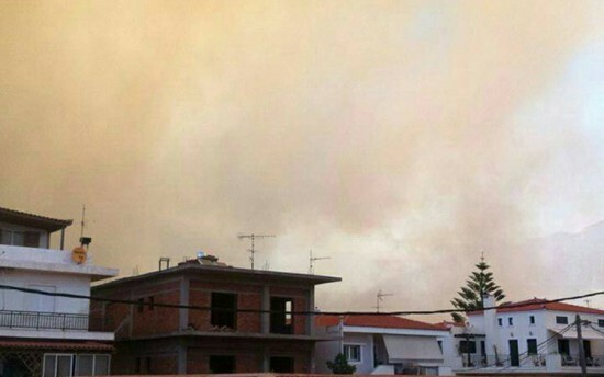 Πολύ δύσκολη η κατάσταση στο μέτωπο της πυρκαγιάς στη Νεάπολη Λακωνίας