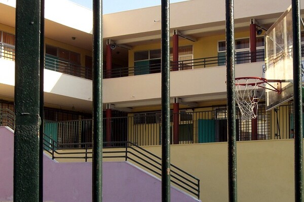 Συνελήφθη 55χρονος κατηγορούμενος για άσεμνες πράξεις έξω από σχολεία της Γλυφάδας