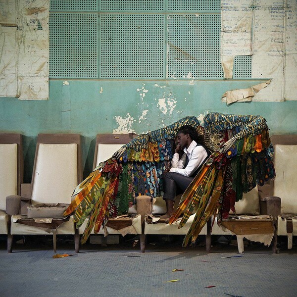 Οι εμβληματικές φωτογραφίες για την ελευθερία που κέρδισαν την πρώτη θέση στην Μπιενάλε του Ντακάρ