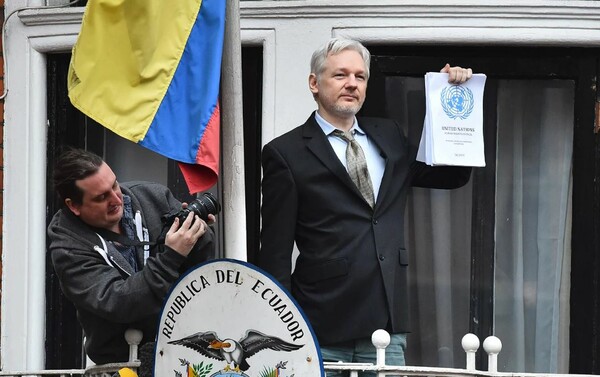 Αποκάλυψη Guardian: To Εκουαδόρ ξόδεψε εκατομμύρια για την προστασία και παρακολούθηση του Ασάνζ