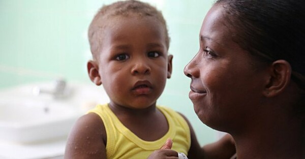 Η Κούβα είναι η πρώτη χώρα στον κόσμο που εξαλείφει τη μετάδοση του ιού HIV από τη μητέρα στο παιδί