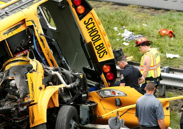 Τραγωδία στις ΗΠΑ: Σχολικό λεωφορείο συγκρούστηκε με φορτηγό - 2 νεκροί και 40 τραυματίες