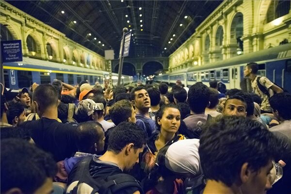 Χάος και σύγχυση με το μεταναστευτικό σε Αυστρία Ουγγαρία και Γερμανία - Ανίκανη η Ε.Ε. να διαχειριστεί την κρίση