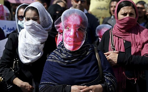 4 κατηγορούμενοι για το θάνατο της Farkhunda αντιμετωπίζουν τη θανατική ποινή
