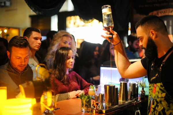 World Class Fine Drinking: To ταξίδι στον κόσμο του καλού ποτού συνεχίζεται σε 40 μπαρ της Αθήνας