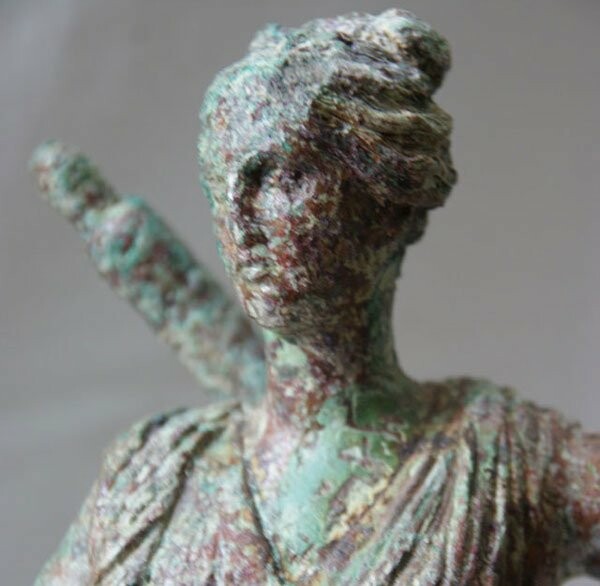 Η θεά Άρτεμη "αναδύεται"από τη θάλασσα της Μυκόνου στο Εθνικό Αρχαιολογικό Μουσείο