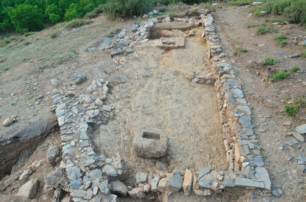 Εντυπωσιακά ευρήματα στην Κορινθία - Τείχος και ιερό αποκαλύφθηκε στην ανασκαφή τής αρχαίας Φενεού