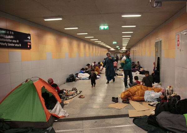 Χάος και σύγχυση με το μεταναστευτικό σε Αυστρία Ουγγαρία και Γερμανία - Ανίκανη η Ε.Ε. να διαχειριστεί την κρίση