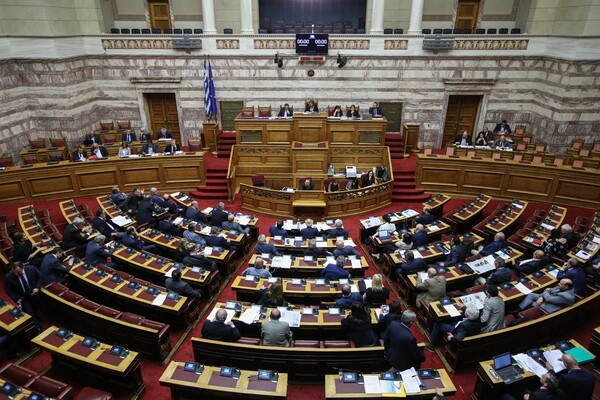 Τη μη άσκηση δίωξης λόγω αναρμοδιότητας και για τα δέκα πολιτικά πρόσωπα αποφάσισε η Βουλή