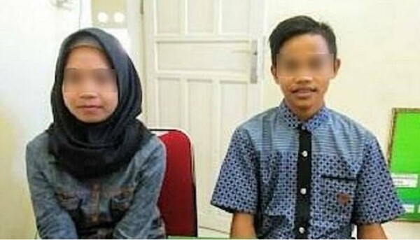 Σάλος στην Ινδονησία από τη φωτογραφία νιόπαντρου ζευγαριού εφήβων