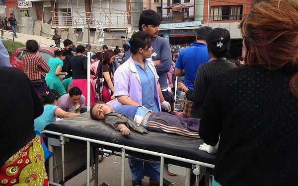 Eκατοντάδες οι νεκροί του ισχυρού σεισμού στο Νεπάλ