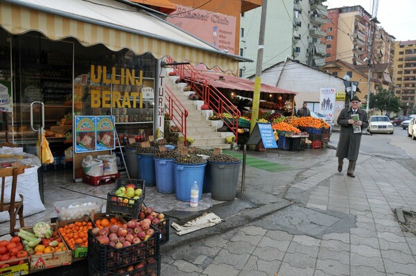 Τα Σκόπια απαγορεύουν τις εισαγωγές λαχανικών από την Αλβανία