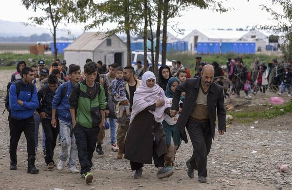 Για νέο κύμα προσφύγων από τη Συρία προειδοποιεί ο Ερντογάν