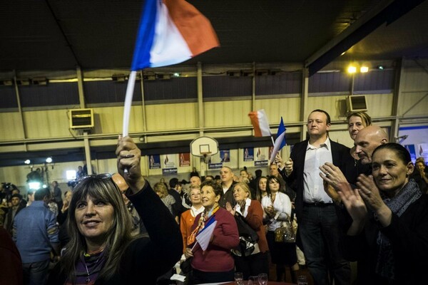 Μουδιασμένη η Γαλλία μετά το θρίαμβο της Λεπέν- "Το Σοκ" γράφουν Le Figaro και L'Humanité