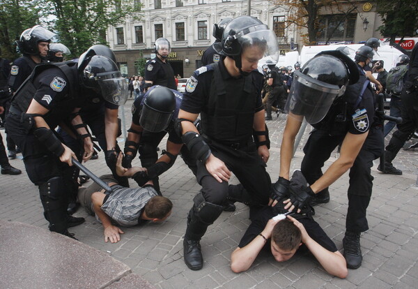 Επεισόδια με ακροδεξιούς και συλλήψεις στο Pride της Ουκρανίας