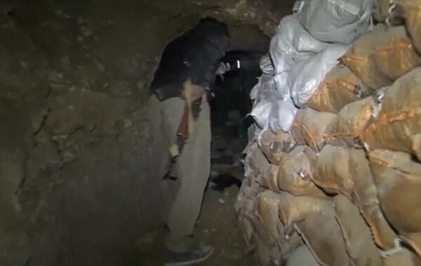 Μέσα στις υπόγειες σήραγγες των τζιχαντιστών - Δείτε φωτογραφίες και βίντεο