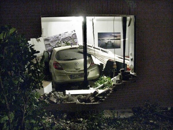 Γερμανία: Αυτοκίνητο "εισέβαλε" σε σαλόνι σπιτιού