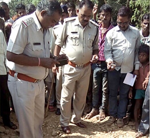 Εργάτες οδοποιίας έστρωσαν δρόμο πάνω στο σώμα ενός μεθυσμένου άνδρα στην Ινδία