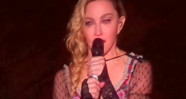 Η Μadonna εξήγησε συγκινημένη γιατί επέλεξε να τραγουδήσει αντί να ακυρώσει τη συναυλία της