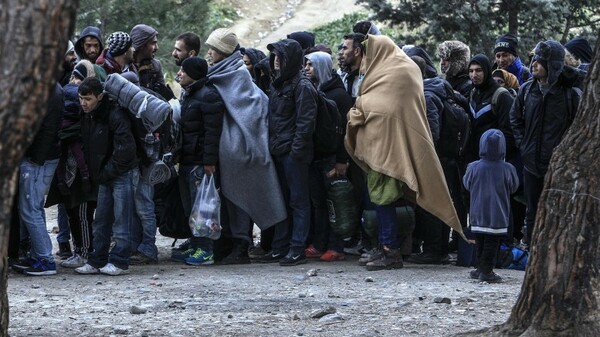 Πάνω από 5.000 πρόσφυγες περιμένουν στην Ειδομένη