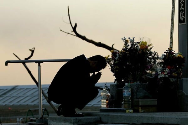 Η Ιαπωνία τιμά τα θύματα του σεισμού και του τσουνάμι της 11ης Μαρτίου 2011