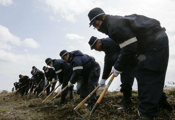 Η Ιαπωνία τιμά τα θύματα του σεισμού και του τσουνάμι της 11ης Μαρτίου 2011